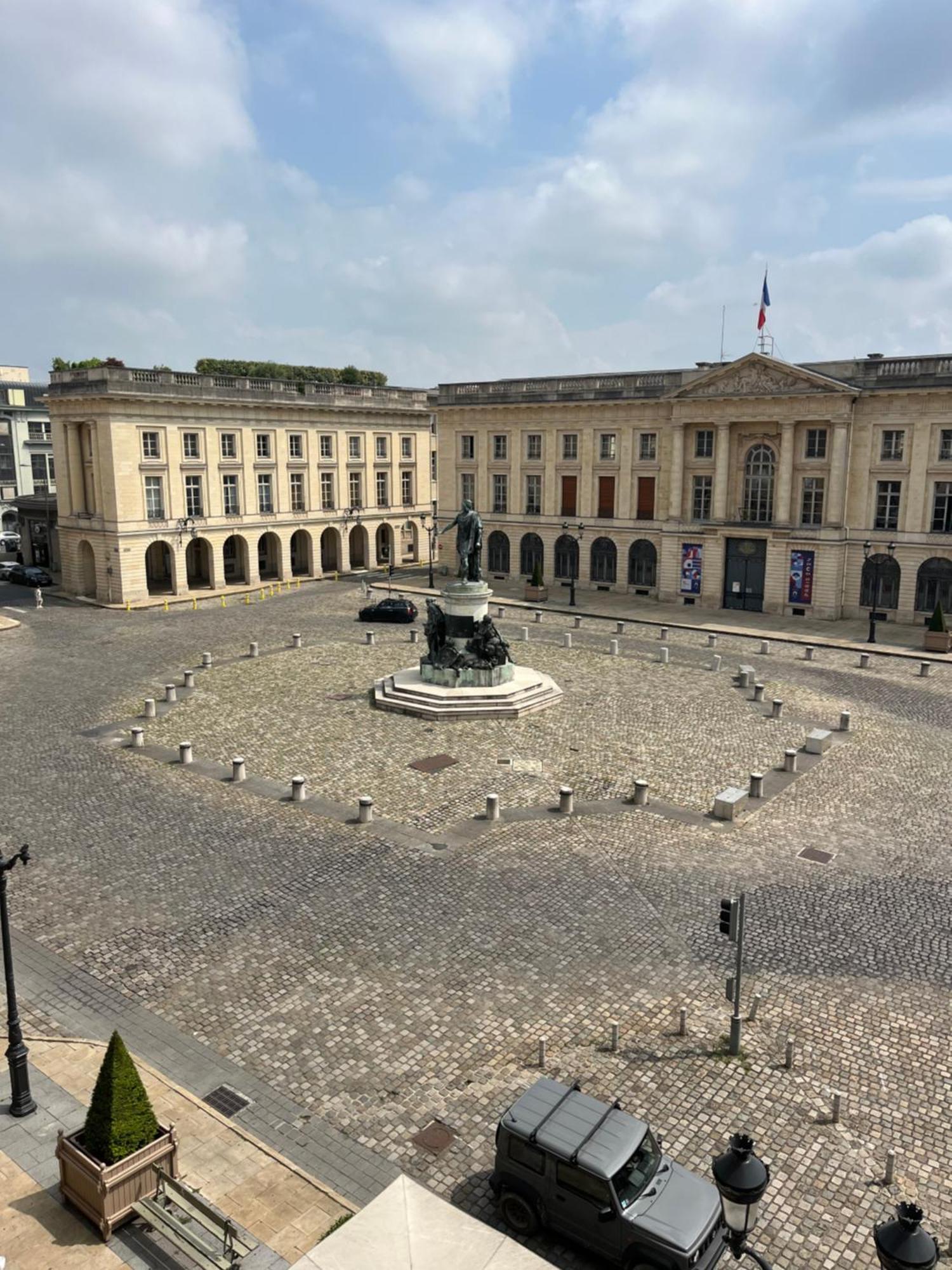 Royal Home, Hypercentre Reims Avec Vue Cathedrale Экстерьер фото